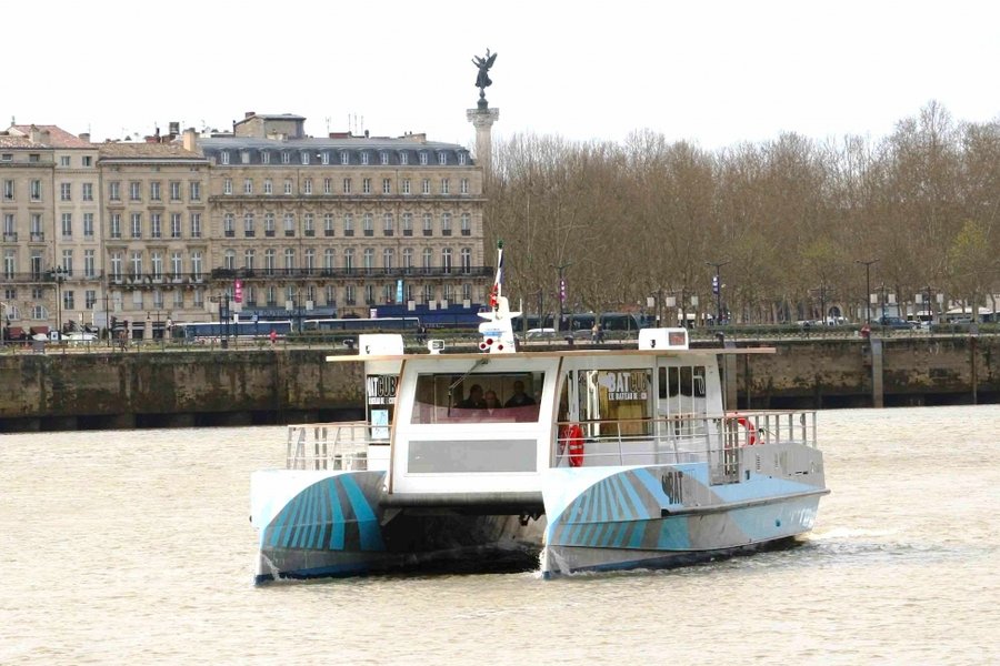 bateau_bus_bordeaux.jpg