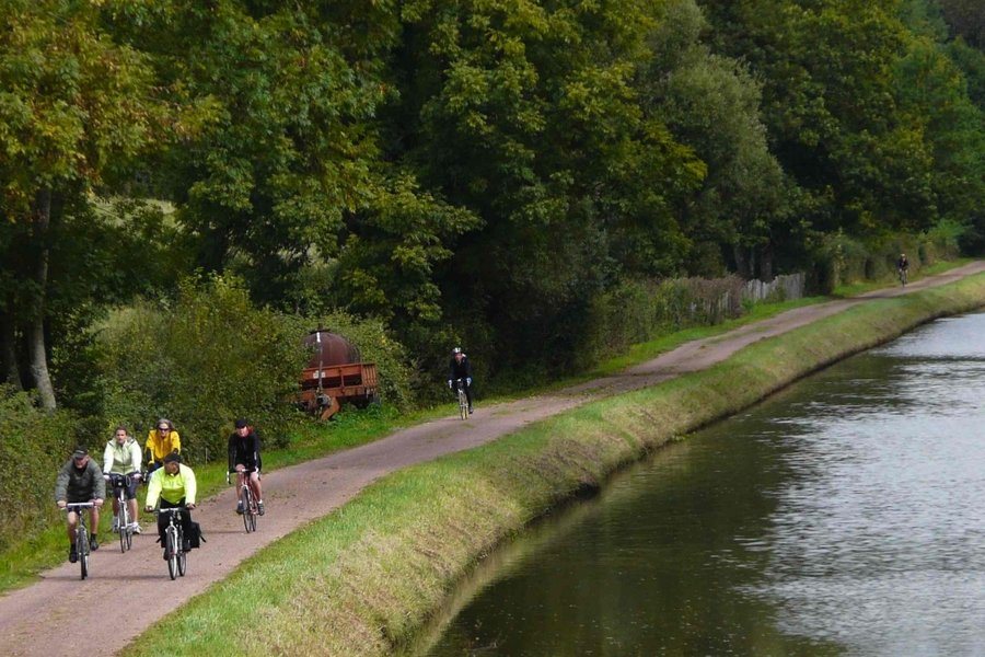en_selle_le_long_du_canal.jpg