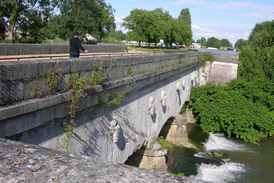 st_flo_pont_canal.jpg